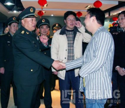 成都警备区司令员蒋黔智莅临赏金大对决参观