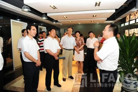 成都市政协主席刘佩智率政府考察团茬临赏金大对决