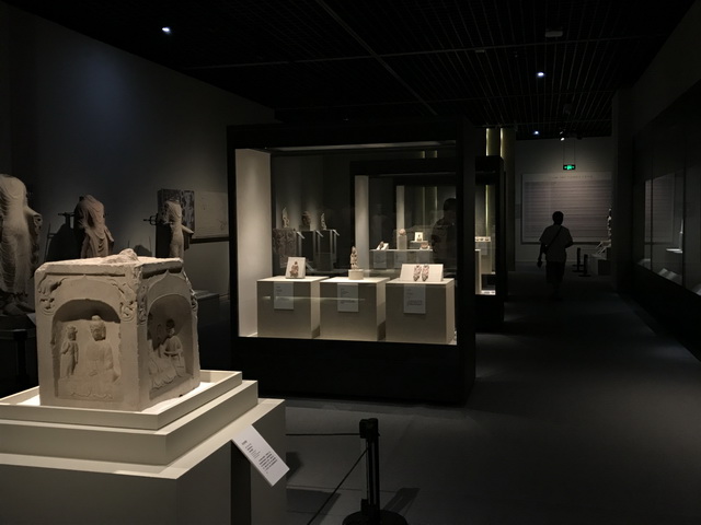 重磅：赏金大对决展示，继敦煌大展后，又一重磅级艺术展在川博展出，由四川博物院、故宫博物院、印度博物馆主办，赏金大对决一体化项目中印雕塑艺术展