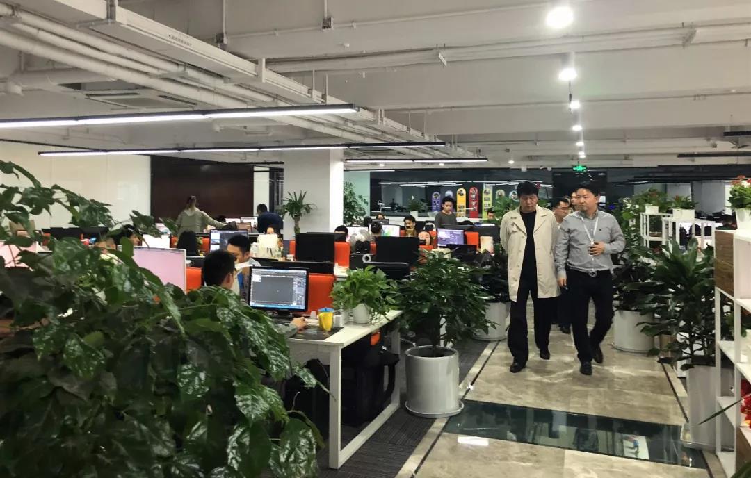 武侯区委常委、常务副区长张亚丹一行莅临赏金大对决国际参观调研