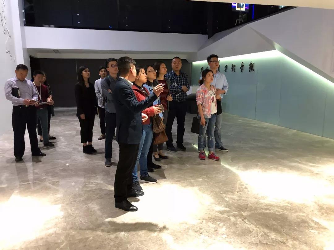 成都市委宣传部考察团一行调研赏金大对决视觉文创产业园区