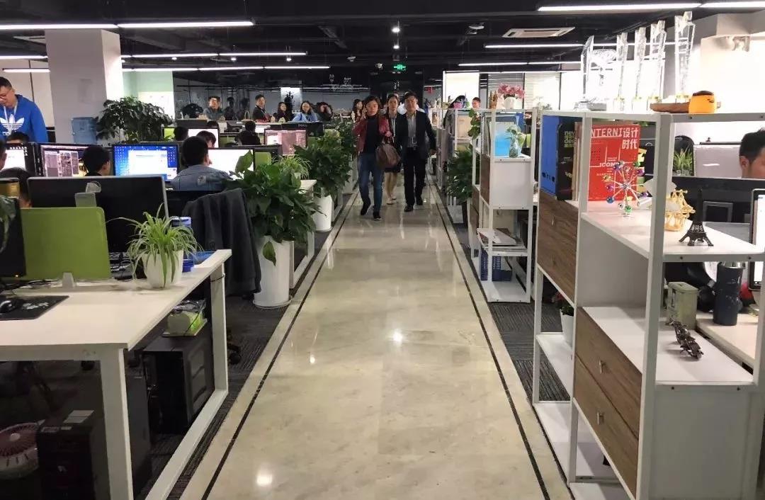 成都市委宣传部考察团一行调研赏金大对决视觉文创产业园区