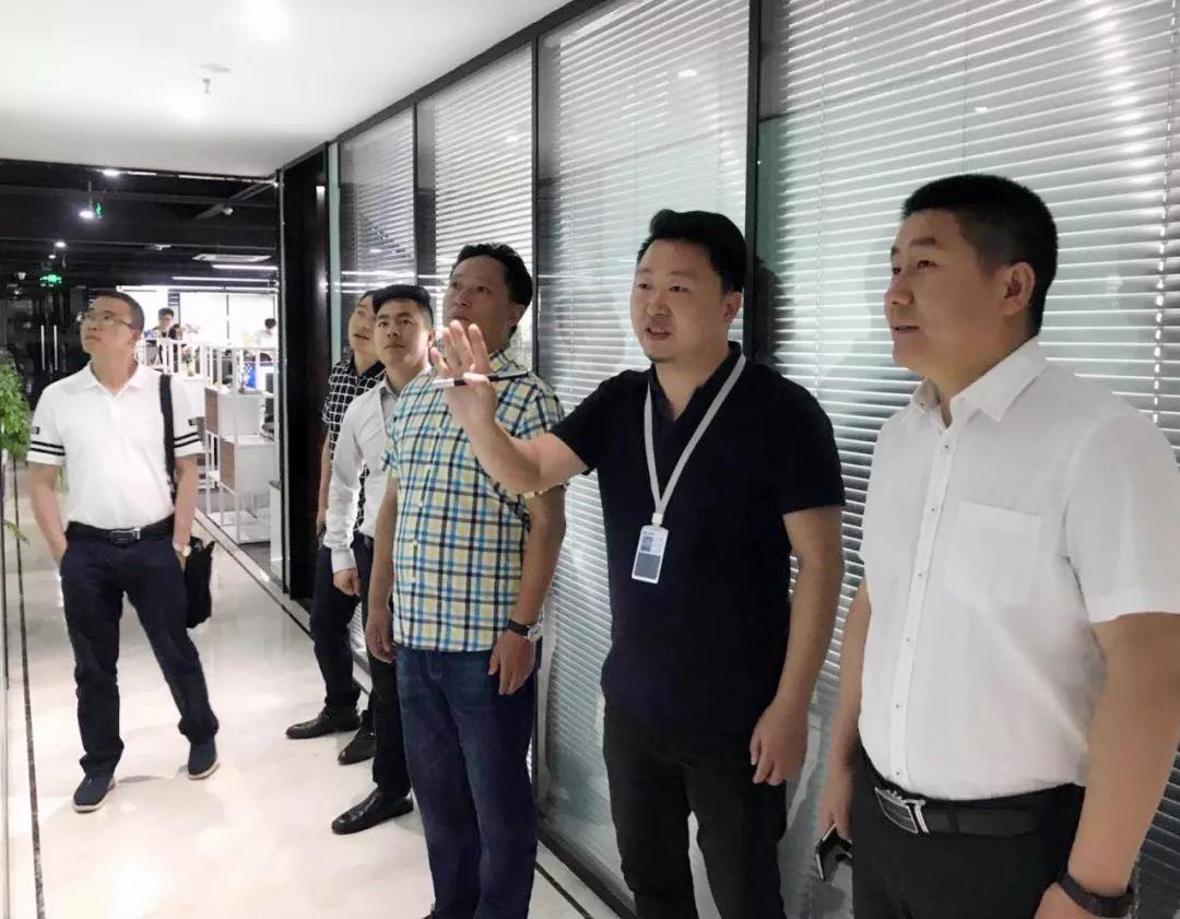 松潘县委副书记、县长李建军一行莅临赏金大对决国际考察交流