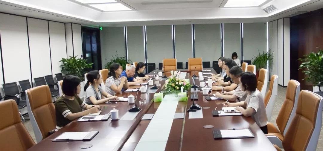 成都市新经济委副主任周洪等一行领导莅临赏金大对决参观考察