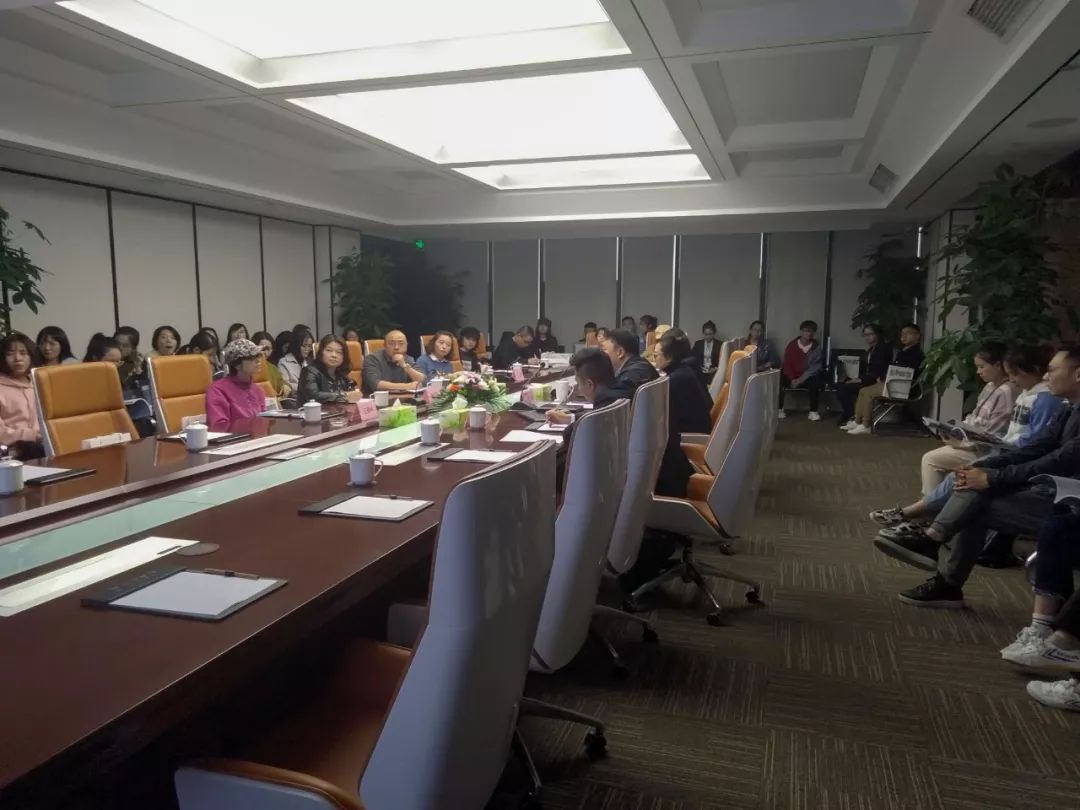 西华大学美术与设计学院院长张玉萍携研究生一行50人莅临赏金大对决参观考察