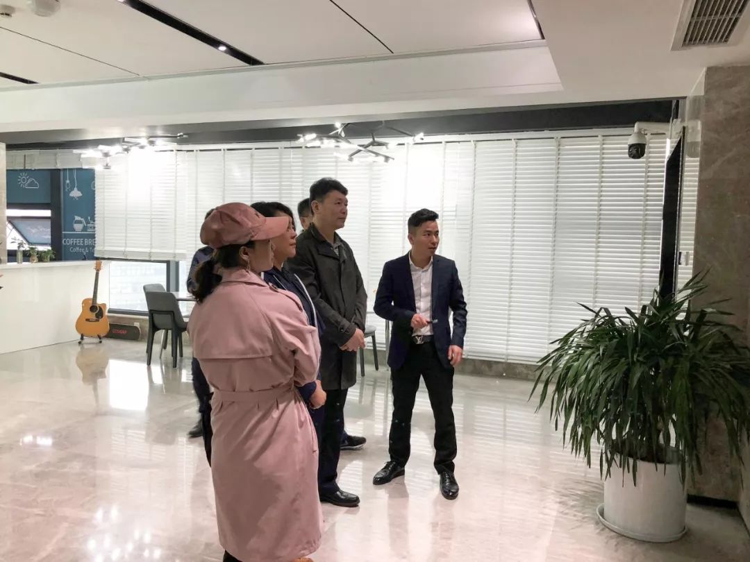 民盟乌鲁木齐市委主委、新市区区长杨春一行走访调研赏金大对决集团