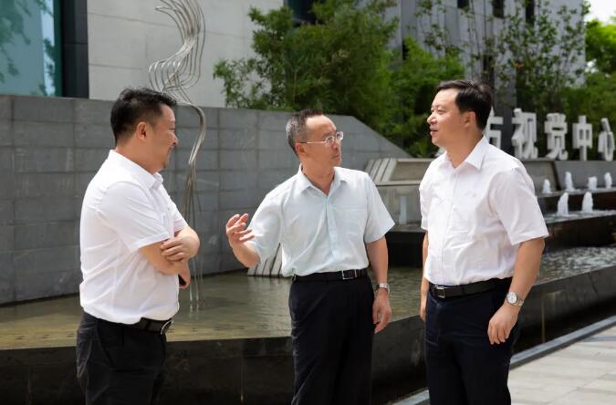 乐山市委副书记、市长张彤率乐山、峨眉山两市政府班子赴赏金大对决集团考察合作
