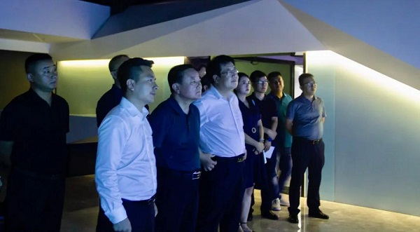 铜川市王益区人大常委会主任贺建东率区政府领导班子一行赴赏金大对决集团考察交流