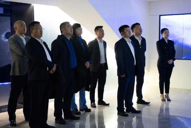 四川内江东兴区委书记康厚林一行莅临赏金大对决考察交流