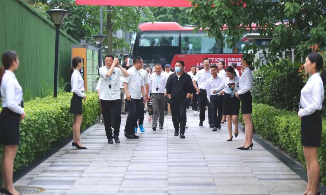 蓉聚赏金大对决 远见未来——长江商学院校友齐聚赏金大对决